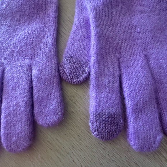 Nicole Miller Touch Screen Lavender Mittens - Picture 3 of 3